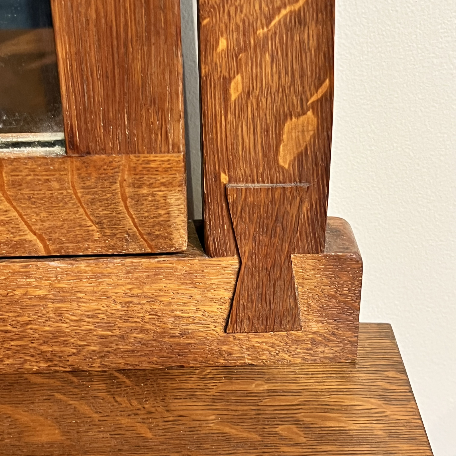 Gustav Stickley Model #907 Dressing Table - Image 4