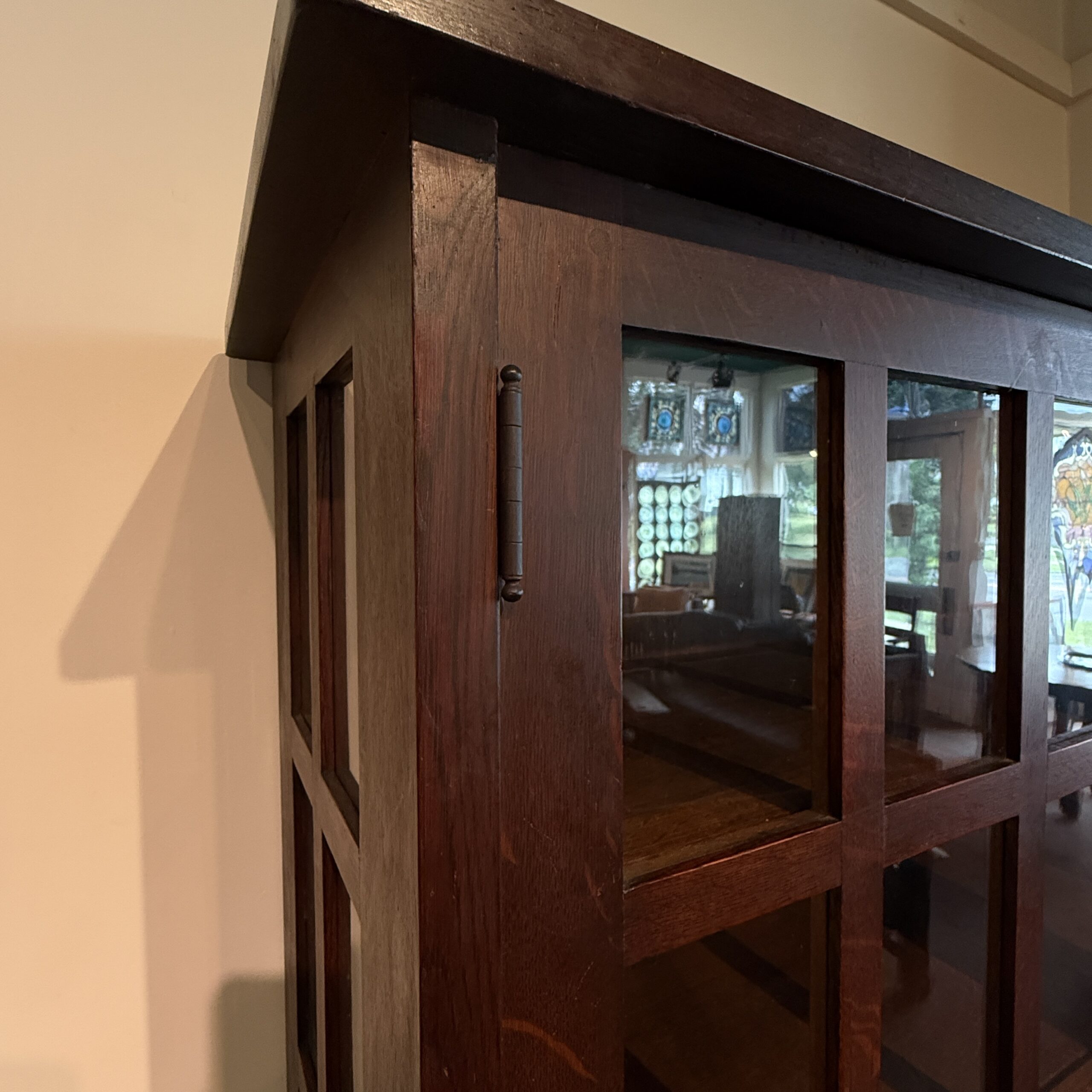 L&JG Stickley #729 Strap Hinge China Cabinet - Image 3