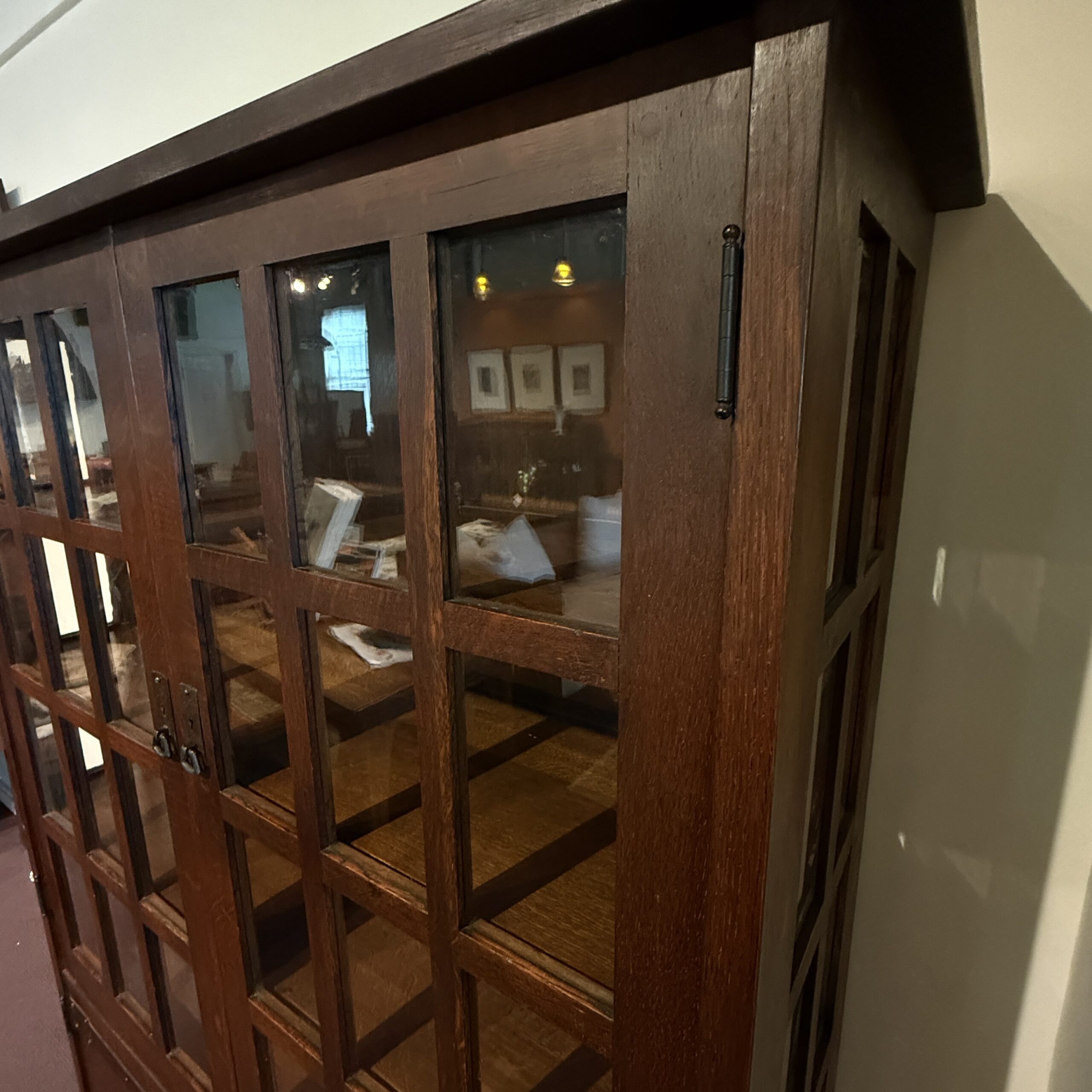 L&JG Stickley #729 Strap Hinge China Cabinet - Image 4
